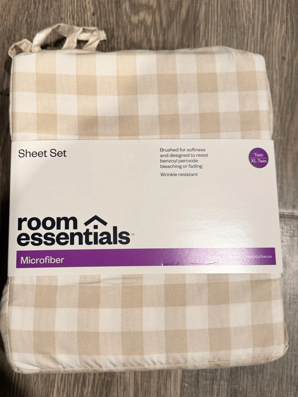 Room Essentials Microfiber Sheet Set - Cream and White Plaid